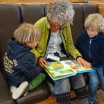 to read aloud, grandmother, grandchild